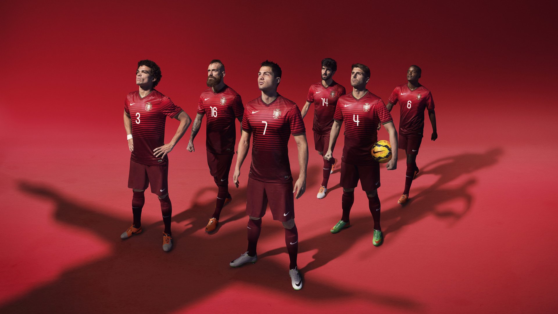 深圳新鹏城主场气氛热烈,球迷支持力度大,深圳新鹏都