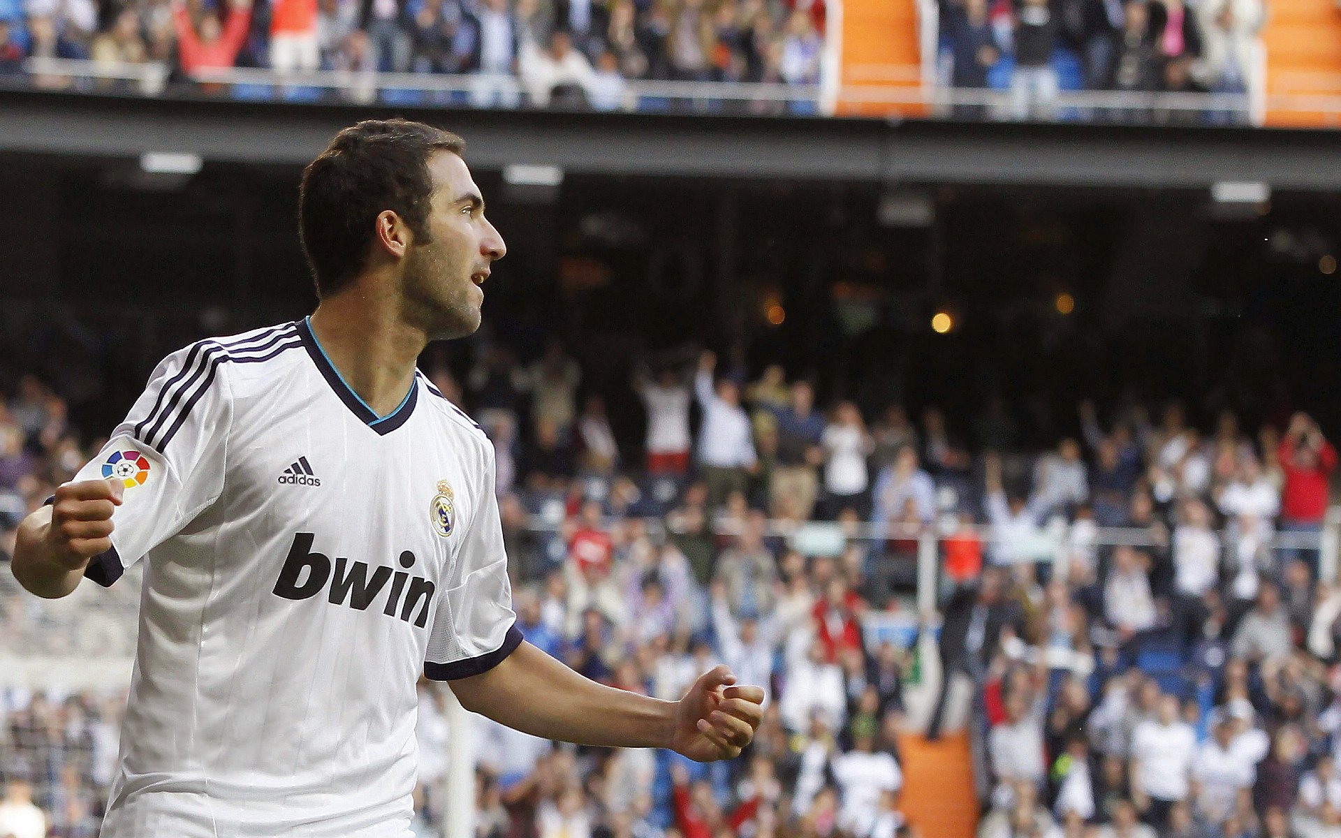 盛大颁奖典礼热闹举行,女足比赛营造氛围,全运会女足颁奖仪式