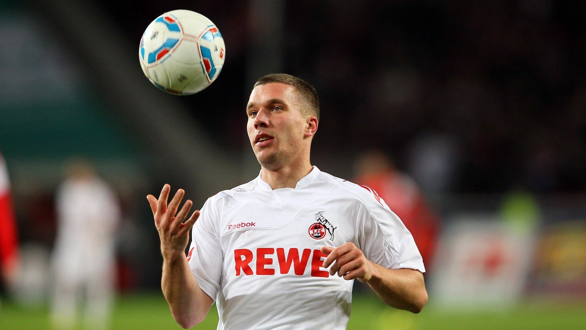 克利斯蒂亚诺·罗纳尔多领衔葡萄牙队夺胜，继续前进，最终,拥有超级巨星克里斯蒂亚诺·罗纳尔多的葡萄牙队